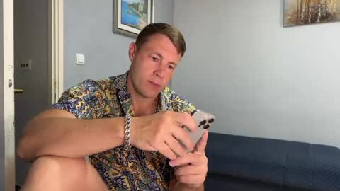 Snapshot of capt_oliver chatting on 05/30/26, 10:12 follow my twitter online show from 05/30/26, 10:12