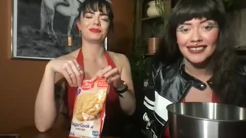 Snapshot of captainpartytits chatting on 04/25/26, 07:33 Remi Ferdinand online show from 04/25/26, 07:33