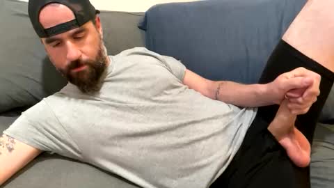 Snapshot of captnblackbeard chatting on 04/16/26, 01:17 captnblackbeard online show from 04/16/26, 01:17