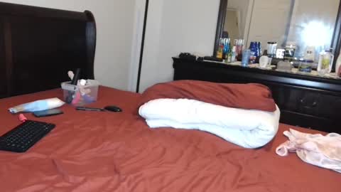 Snapshot of carameldoll1 chatting on 12/21/24, 12:42 Krystal online show from 12/21/24, 12:42