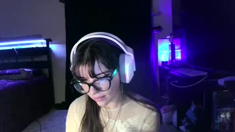 Snapshot of careerwife chatting on 04/07/26, 04:35 careerwife online show from 04/07/26, 04:35