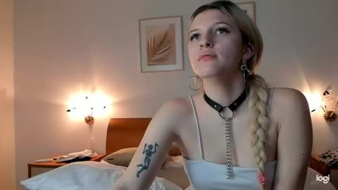 caressyourself online show from 01/12/25, 05:22