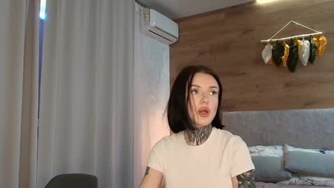 caressyourself online show from 02/10/25, 07:58