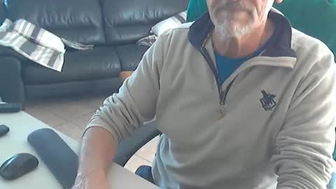 Snapshot of cargo69 chatting on 01/11/25, 11:45 cargo69 online show from 01/11/25, 11:45