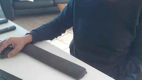 Snapshot of cargo69 chatting on 11/23/25, 12:27 cargo69 online show from 11/23/25, 12:27