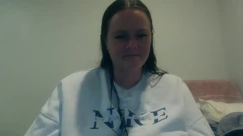 Snapshot of carinabro10 chatting on 10/07/25, 08:44 carinabro10 online show from 10/07/25, 08:44