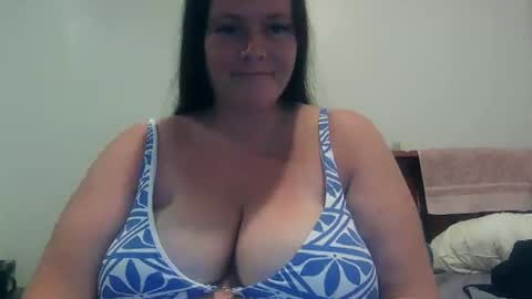Snapshot of carinabro10 chatting on 11/03/25, 02:35 carinabro10 online show from 11/03/25, 02:35