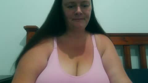 Snapshot of carinabro10 chatting on 11/30/25, 04:05 carinabro10 online show from 11/30/25, 04:05