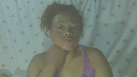 Snapshot of carinesexy69 chatting on 11/17/25, 12:27 carinesexy69 online show from 11/17/25, 12:27