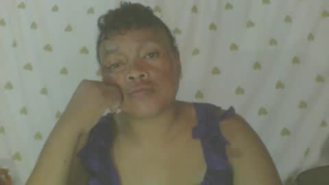 Snapshot of carinesexy69 chatting on 11/18/25, 09:47 carinesexy69 online show from 11/18/25, 09:47