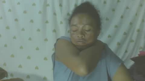 Snapshot of carinesexy69 chatting on 11/22/25, 12:09 carinesexy69 online show from 11/22/25, 12:09