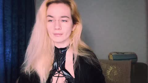 Snapshot of carinfox chatting on 12/03/24, 06:48 Carin online show from 12/03/24, 06:48