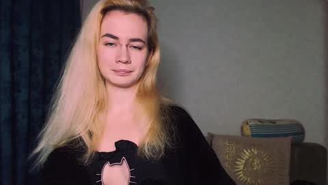 Snapshot of carinfox chatting on 12/04/24, 05:22 Carin online show from 12/04/24, 05:22