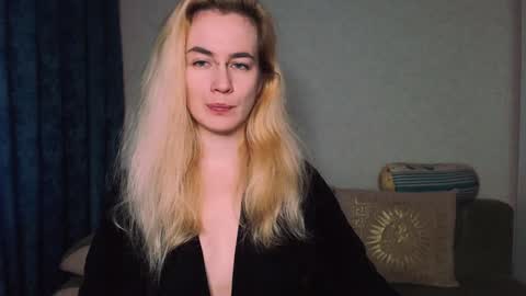 Snapshot of carinfox chatting on 12/05/24, 08:11 Carin online show from 12/05/24, 08:11