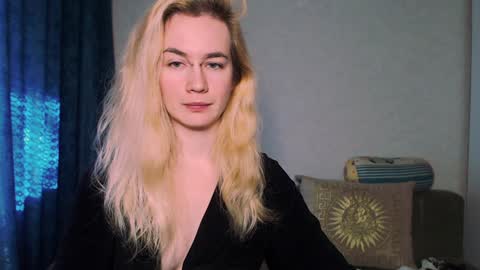 Snapshot of carinfox chatting on 12/13/24, 09:35 Carin online show from 12/13/24, 09:35