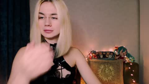 Snapshot of carinfox chatting on 12/24/24, 05:16 Carin online show from 12/24/24, 05:16