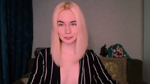 Snapshot of carinfox chatting on 01/19/25, 05:05 Carin online show from 01/19/25, 05:05