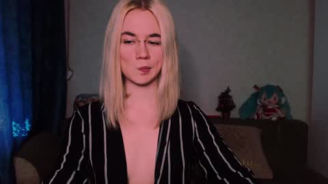 Snapshot of carinfox chatting on 02/01/25, 10:15 Carin online show from 02/01/25, 10:15