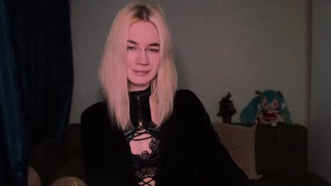 Snapshot of carinfox chatting on 02/08/25, 08:21 Carin online show from 02/08/25, 08:21