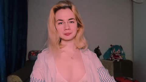 Snapshot of carinfox chatting on 02/25/25, 05:52 Carin online show from 02/25/25, 05:52