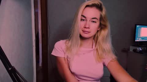 Snapshot of carinfox chatting on 09/16/25, 06:58 Carin online show from 09/16/25, 06:58