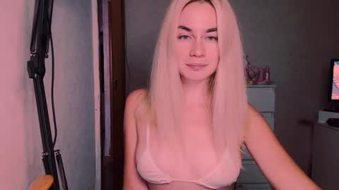 Snapshot of carinfox chatting on 09/23/25, 07:17 Carin online show from 09/23/25, 07:17