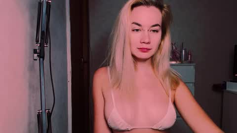 Snapshot of carinfox chatting on 09/27/25, 05:12 Carin online show from 09/27/25, 05:12