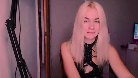 Snapshot of carinfox chatting on 09/30/25, 06:02 Carin online show from 09/30/25, 06:02