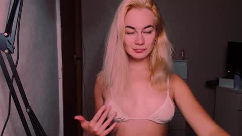 Snapshot of carinfox chatting on 10/02/25, 06:15 Carin online show from 10/02/25, 06:15