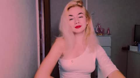 Snapshot of carinfox chatting on 10/05/25, 08:12 Carin online show from 10/05/25, 08:12