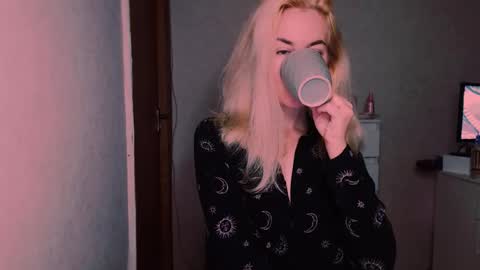 Snapshot of carinfox chatting on 10/06/25, 05:27 Carin online show from 10/06/25, 05:27