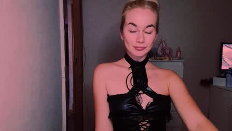 Snapshot of carinfox chatting on 10/06/25, 07:33 Carin online show from 10/06/25, 07:33