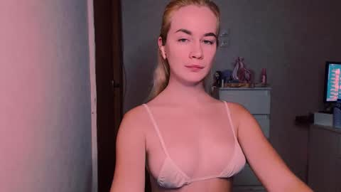 Snapshot of carinfox chatting on 10/08/25, 07:50 Carin online show from 10/08/25, 07:50