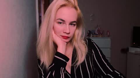 Snapshot of carinfox chatting on 10/10/25, 10:31 Carin online show from 10/10/25, 10:31