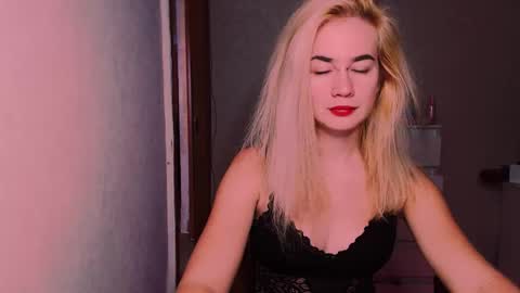 Snapshot of carinfox chatting on 10/13/25, 07:52 Carin online show from 10/13/25, 07:52