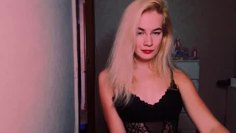 Snapshot of carinfox chatting on 10/13/25, 07:58 Carin online show from 10/13/25, 07:58