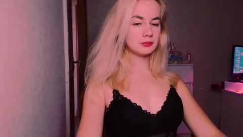 Snapshot of carinfox chatting on 10/14/25, 08:20 Carin online show from 10/14/25, 08:20