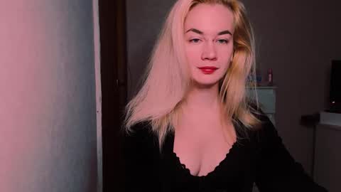 Snapshot of carinfox chatting on 10/16/25, 05:19 Carin online show from 10/16/25, 05:19