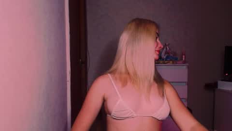 Snapshot of carinfox chatting on 10/17/25, 05:48 Carin online show from 10/17/25, 05:48