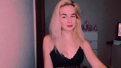 Snapshot of carinfox chatting on 10/22/25, 07:02 Carin online show from 10/22/25, 07:02