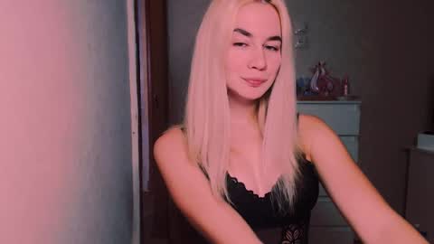 Snapshot of carinfox chatting on 10/28/25, 07:16 Carin online show from 10/28/25, 07:16