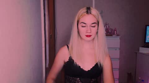 Snapshot of carinfox chatting on 10/30/25, 05:24 Carin online show from 10/30/25, 05:24