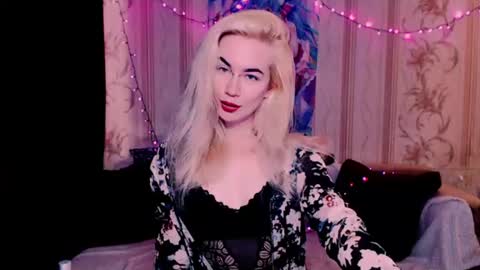 Snapshot of carinfox chatting on 06/17/26, 06:49 Carin online show from 06/17/26, 06:49