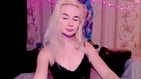 Snapshot of carinfox chatting on 06/19/26, 05:28 Carin online show from 06/19/26, 05:28