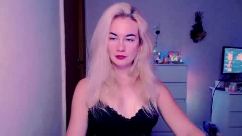Snapshot of carinfox chatting on 07/17/26, 03:35 Carin online show from 07/17/26, 03:35