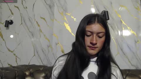 Snapshot of caritoluna_ chatting on 11/10/25, 03:27 Carito online show from 11/10/25, 03:27