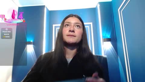 Snapshot of caritoluna_ chatting on 11/19/25, 04:01 Carito online show from 11/19/25, 04:01