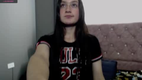 Snapshot of caritoluna_ chatting on 12/17/25, 03:45 Carito online show from 12/17/25, 03:45