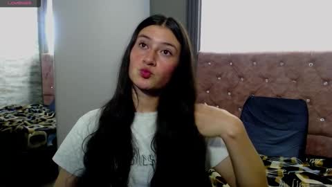 Snapshot of caritoluna_ chatting on 12/21/25, 03:02 Carito online show from 12/21/25, 03:02