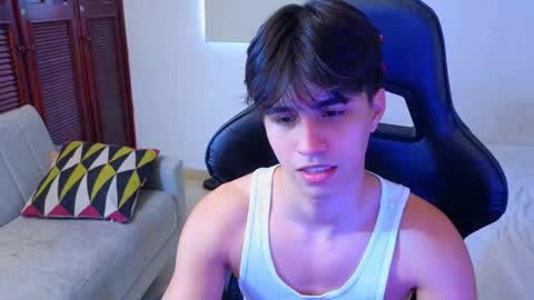 Snapshot of carl_dixon chatting on 10/25/25, 06:35 carl_dixon online show from 10/25/25, 06:35